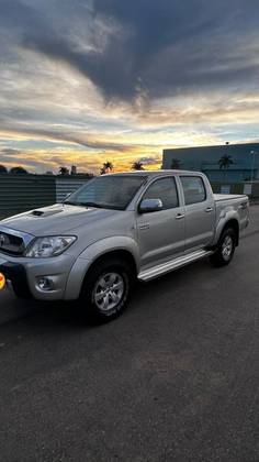 TOYOTA HILUX 3.0 SRV 4X4 CD 16V TURBO INTERCOOLER DIESEL 4P AUTOMÁTICO TOYOTA HILUX 3.0 SRV 4X4 CD 16V TURBO INTERCOOLER DIESEL 4P AUTOMÁTICO